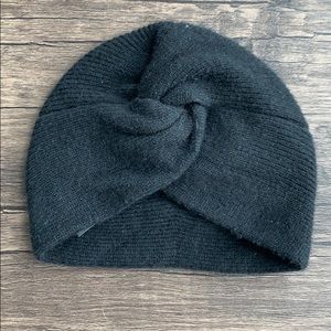 100% cashmere Beanie Hat Aritzia Black NWT